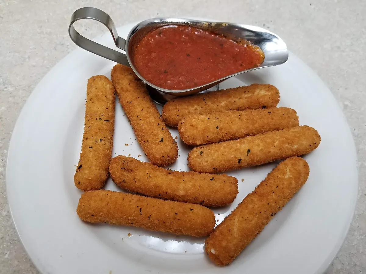 Mozzarella sticks with marinara